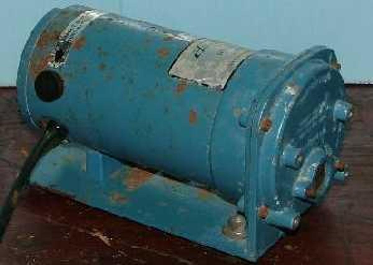 Used QTY. 1. COLE PARMER INSTRUMENTS CO. MASTER FLEX PUMP (MOTOR ONLY NO PUMP HEAD) CAT. NO. 7553-20 6-600 RPM SERIAL NO. 671025