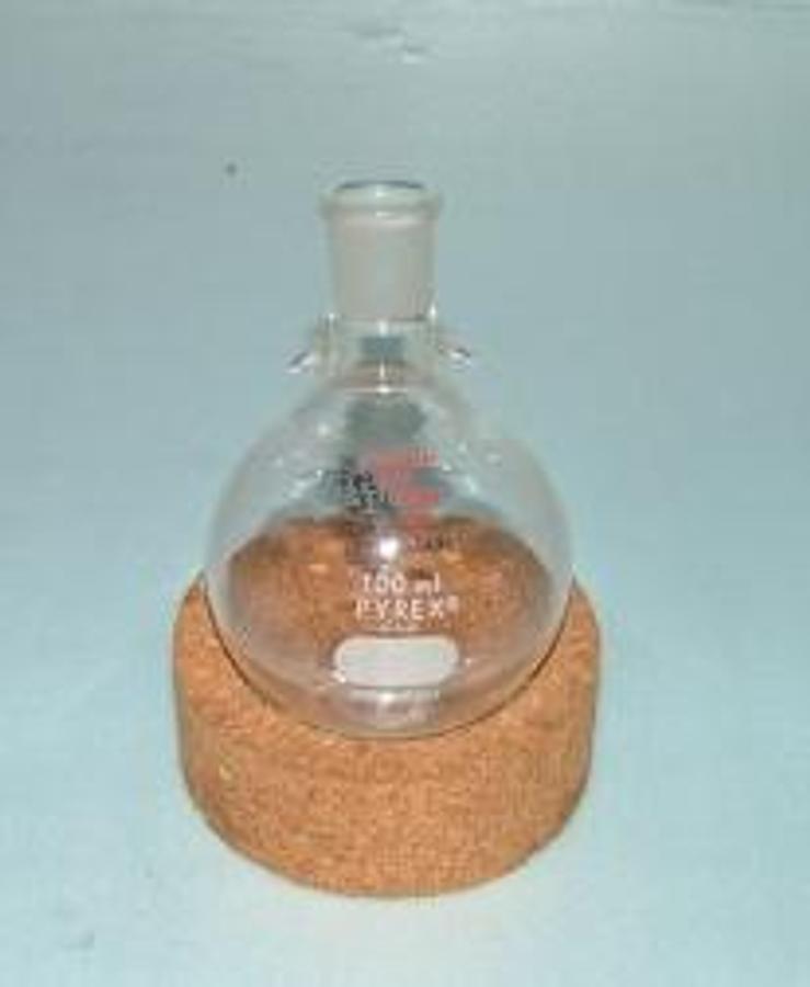 Used QTY. 1. SCIENTIFIC GLASS AND PLASTIC 100 ML ROUND BOTTOM BOILING FLASK 29/42 NECK WITH SPRING HOLDERS ON NECK.