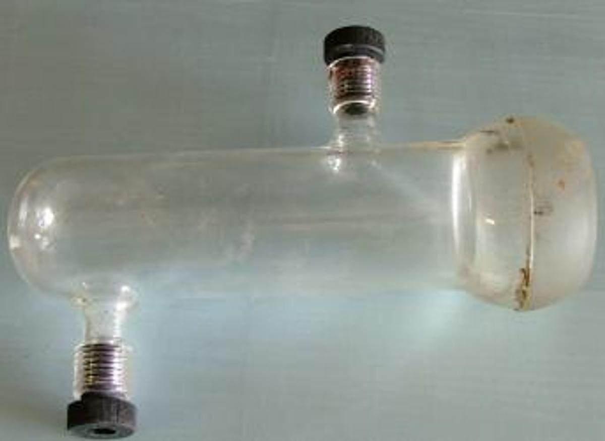 Used QTY. 1. BALL JOINT TOP WITH 2X ACE-7506-02 CAPS