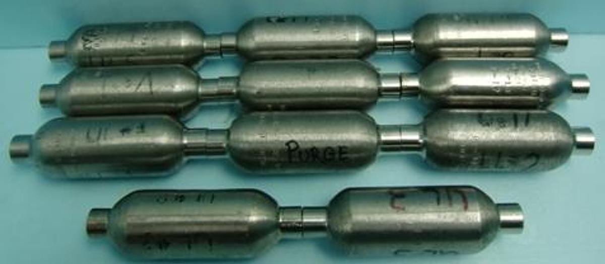 Used WHITEY SAMPLE CYLINDER 40 ML PRESSURE BOMB D.O.T-3E1800 304L-HDF4-40.