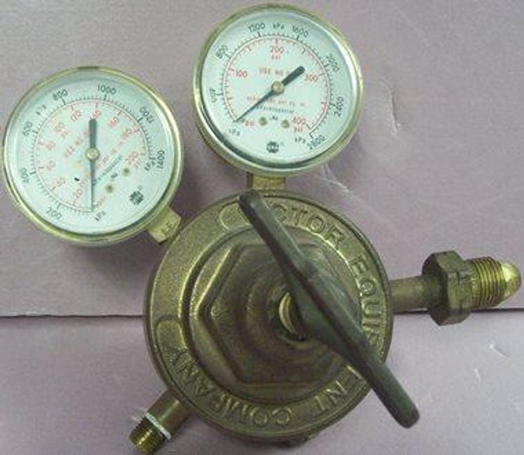 Used QTY. 1. VICTOR EQUIPMENT COMPANY DUAL GUAGE REGULATOR