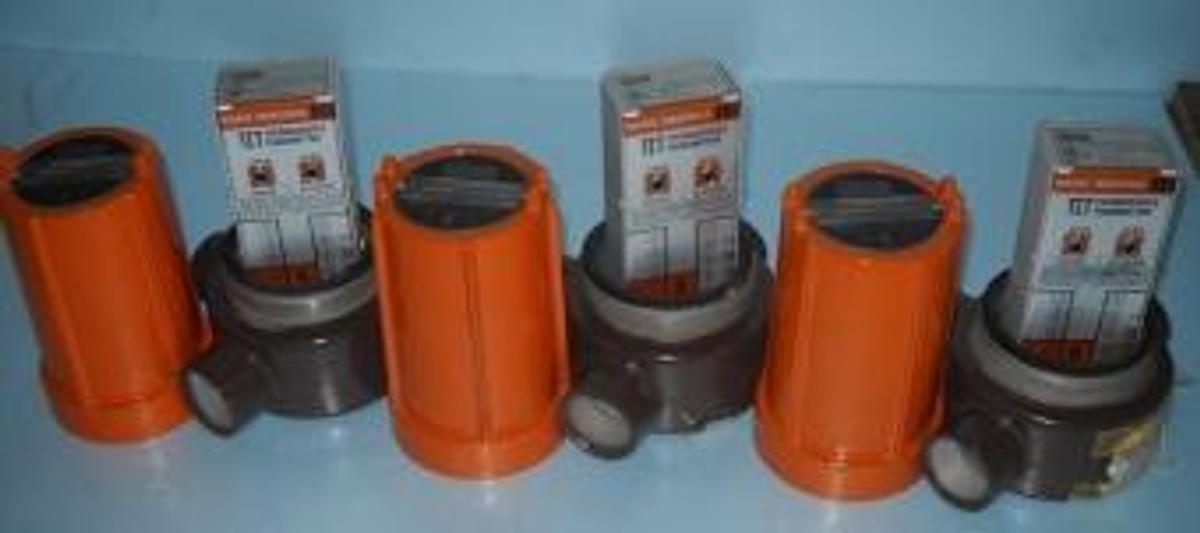 Used MOORE INDUSTRIES TCT THERMOCOUPLE TRANSMITTER TYPE TCT/T5-10MCFS 10-50MA 117AC -00-E25(EXT)