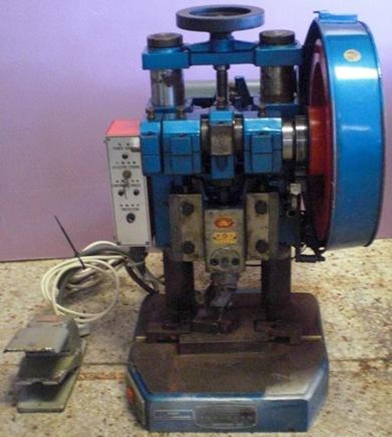 Used QTY. 1. CHINESE MADE CANT READ NAME AUTOMATIC TERMINAL CRIMPER PRESS MACHINE WITH FOOT PEDAL.