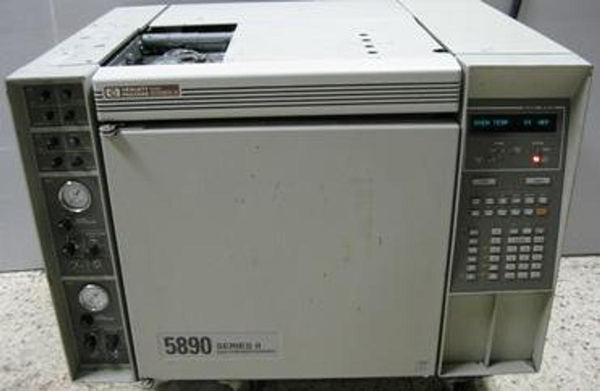 Used HEWLETT PACKARD 5890 SERIES II GAS CHROMATOGRAPH