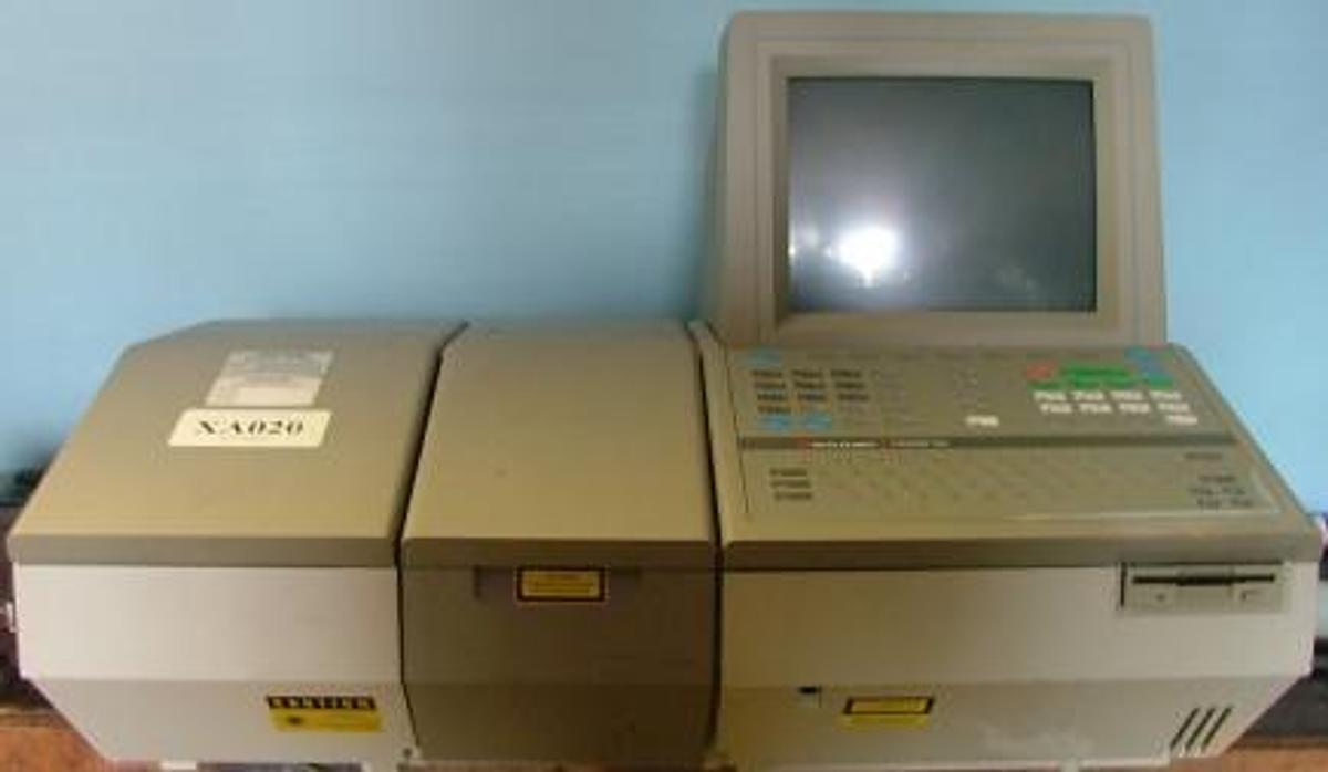 Used PERKIN ELMER FT-IR SPECTROMETER PARAGON 1000 100-120V/220-240V 2.5A MAX 50/60 HZ P/N L118-F141