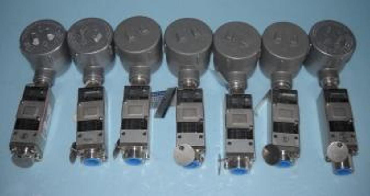 Used ITT NEO-DYN ADJ PRESSURE SWITCH MFR 98087 (3) MODEL 132P49CC6G1