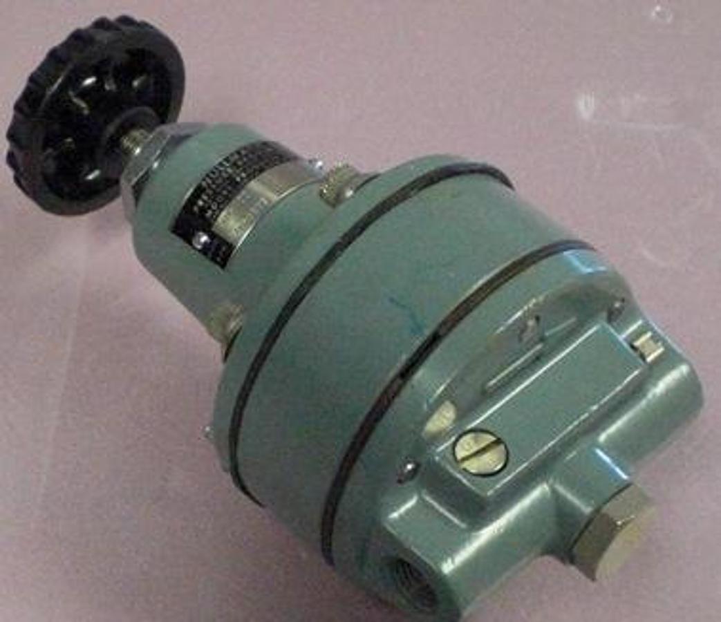Used QTY. 1. MOORE PRODUCTS CO. NULLMATIC PRESSURE REGULATOR MODEL: 40-100 B/M: 2155525. (NEW). .