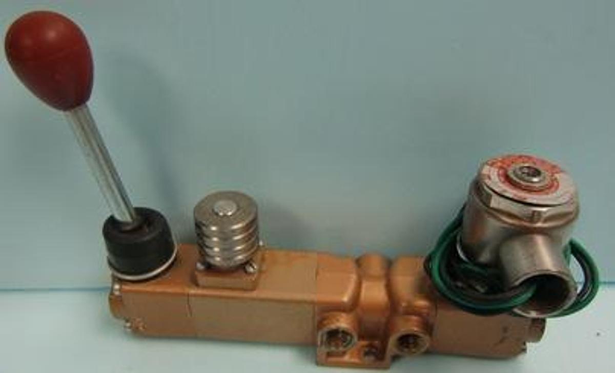 Used QTY. 1. VERSA PROD. PNEUMATIC SOLENOID 3 WAY BRASS VALVE INCLUDES 1. VERSA SOLENOID FOR HAZ. LOC. PSI. MAX. 175 MIN. 55 BAR 12 V. 24 VDC. W.0.5 VALVE MODEL NO.VAG-3321-181D-XX-0024 OPER. NO.VOE2370011TCCM CL.1 GRP. C&D . CL.2 GRP. E