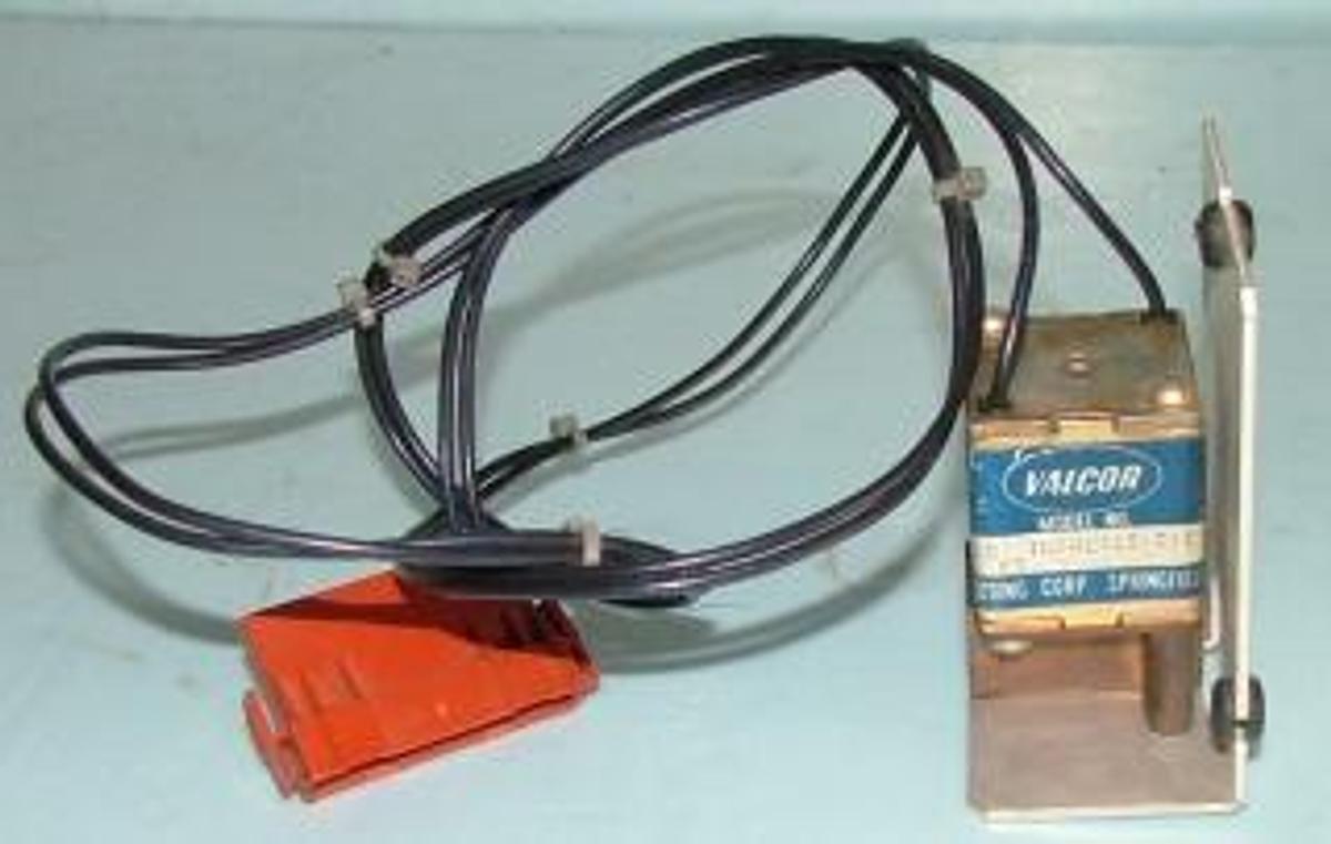 Used HEWLETT PACKARD VALCOR MODEL # 14P4OHCO-C11 VOLTS 115 V 50 WATTS 60 10ES VALCOR ENGINEERING CORP SPRINGFIELD 2 PORT VALVE.