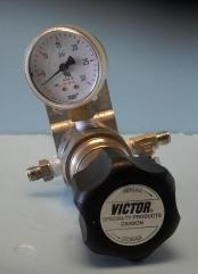 Used VICTOR COMPRESSED GAS REGULATOR MODEL SGL500-15-4F-4M MAX INLET 3000 PSIG