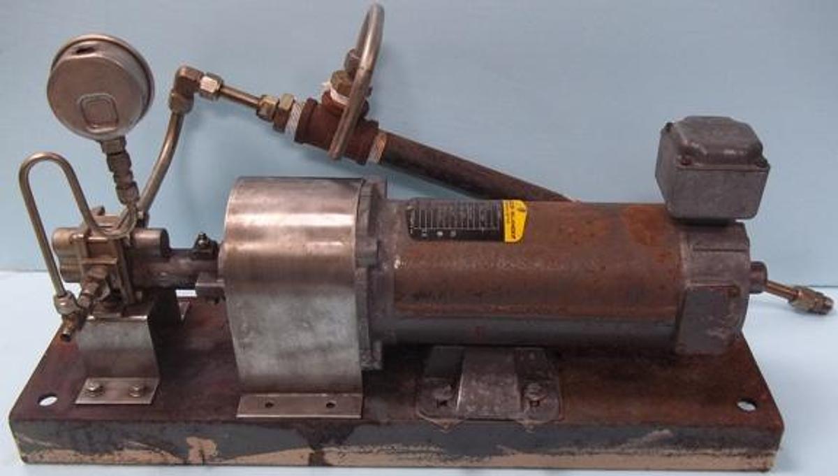 Used QTY. 1. LIQUIFLO 316 STAINLESS STEEL PUMP HEAD