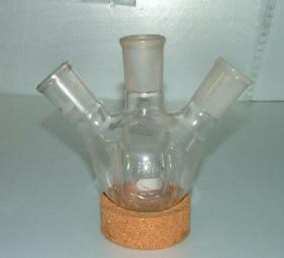 Used QTY. 1. PYREX 3 NECK 250 ML ROUND BOTTOM BOILING FLASK NECK = 29/42.