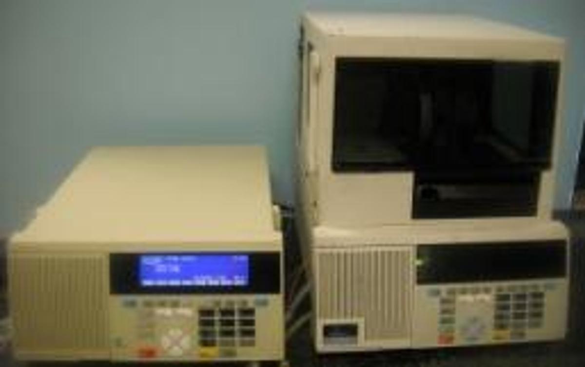 Used QTY. 1. PERKIN ELMER LIQUID CHROMATOGRAPH SYSTEM CONSISTING OF: PERKIN ELMER SERIES 200 LC AUTO SAMPLER