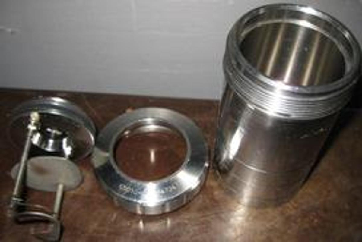 Used QTY. 1. IKA COLORIMETER DECOMPOSITION VESSEL. ( SAMPLE BOMB) IKA-WERKE D-719219 STAUFEN C5010-01.364734