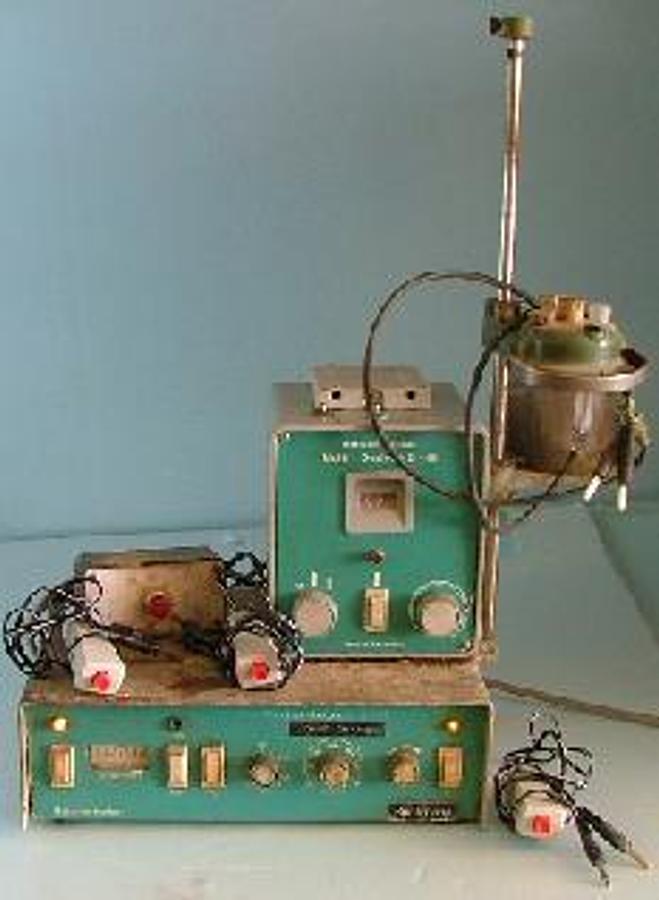 Used QTY. 1. METROHM KARL FISCHER AUTO MAT E 547 WITH METROHM MULTI DOSIMAT E 415 WITH RING STAND AND PROBE HOLDER TOP AND PROBE