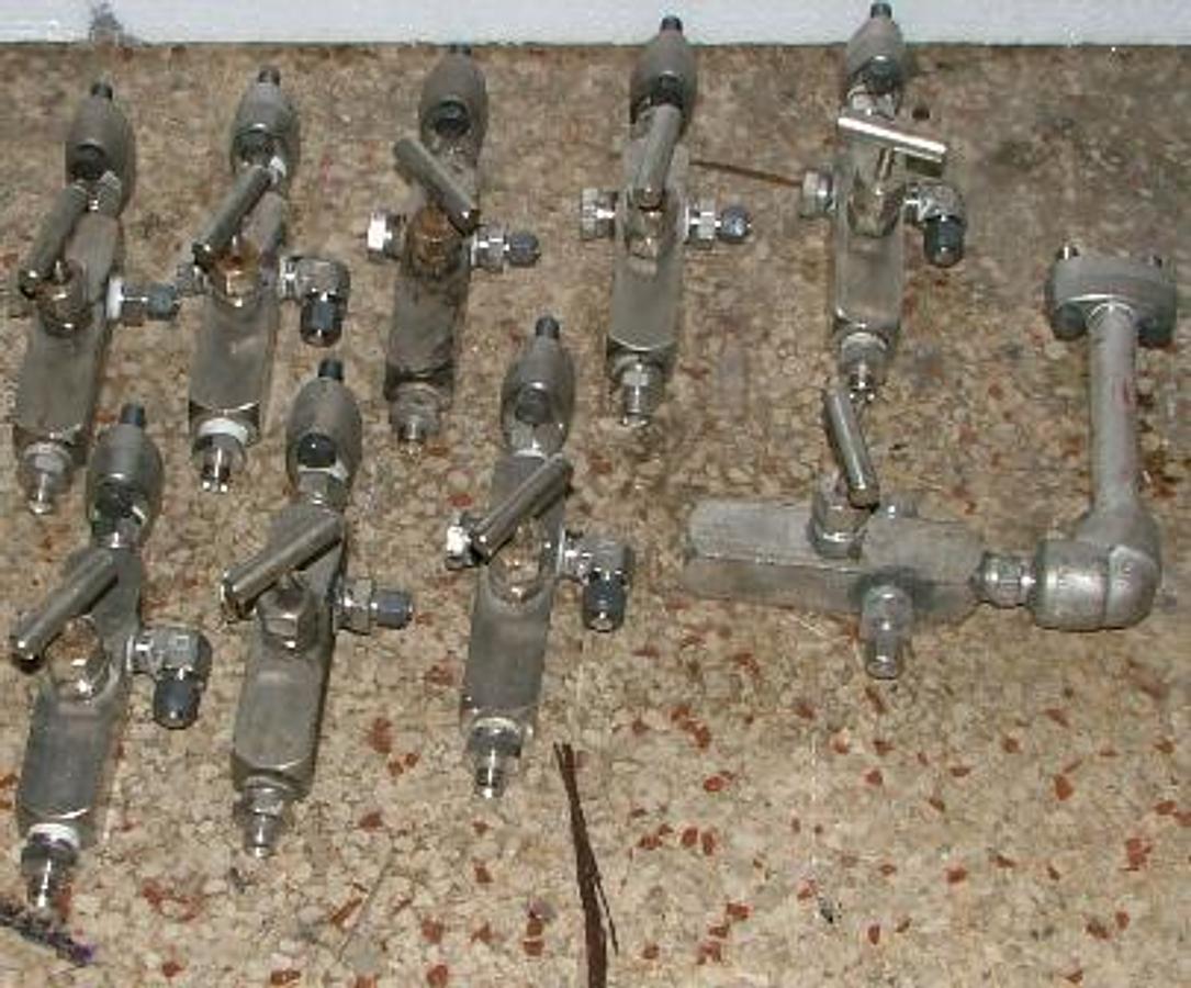 Used HEX VALVE DIVISION RICHARDS INDUSTRIES