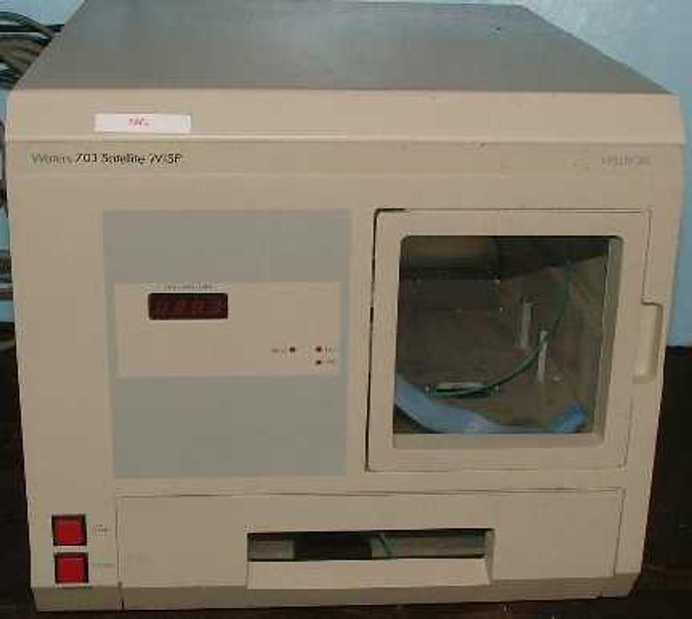 Used WATERS DIVISION OF MILLIPORE AUTO SAMPLER MODEL: 712