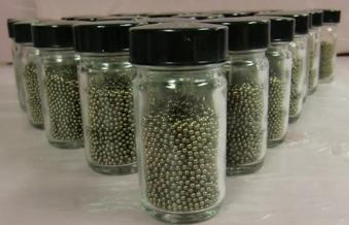 Used SMALL JARS W/LIDS CONTAINING 160G (160 GRAMS TOTAL INCLUDING JAR) OF METAL SHOT LABORATORY GRADE.(JAR WEIGHS 159G) (1 JAR 100G).