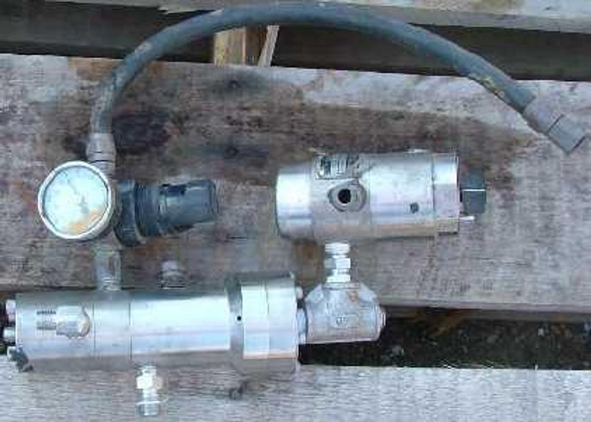 Used QTY. 1. REPUBLIC SPECIALTY CO. / WILLIAMS OSCILLAMATIC LOW PRESSURE DIAPHRAGM METERING PUMP MODEL: M/N: P04-45