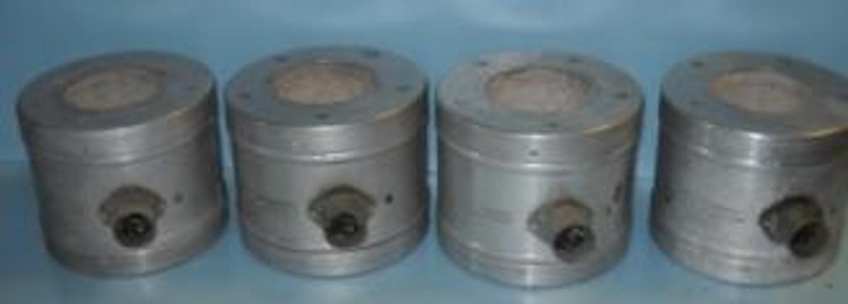 Used QTY. 4. GLAS-COL HEATING MANTLE 3X5 WATTS 400 VOLTS 115 WITH CABLES.