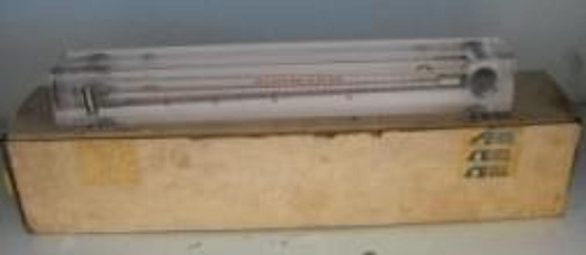 Used OMEGA FLOW METER SCFM-AIR-STP-READ FLOAT AT TOP 0-40.