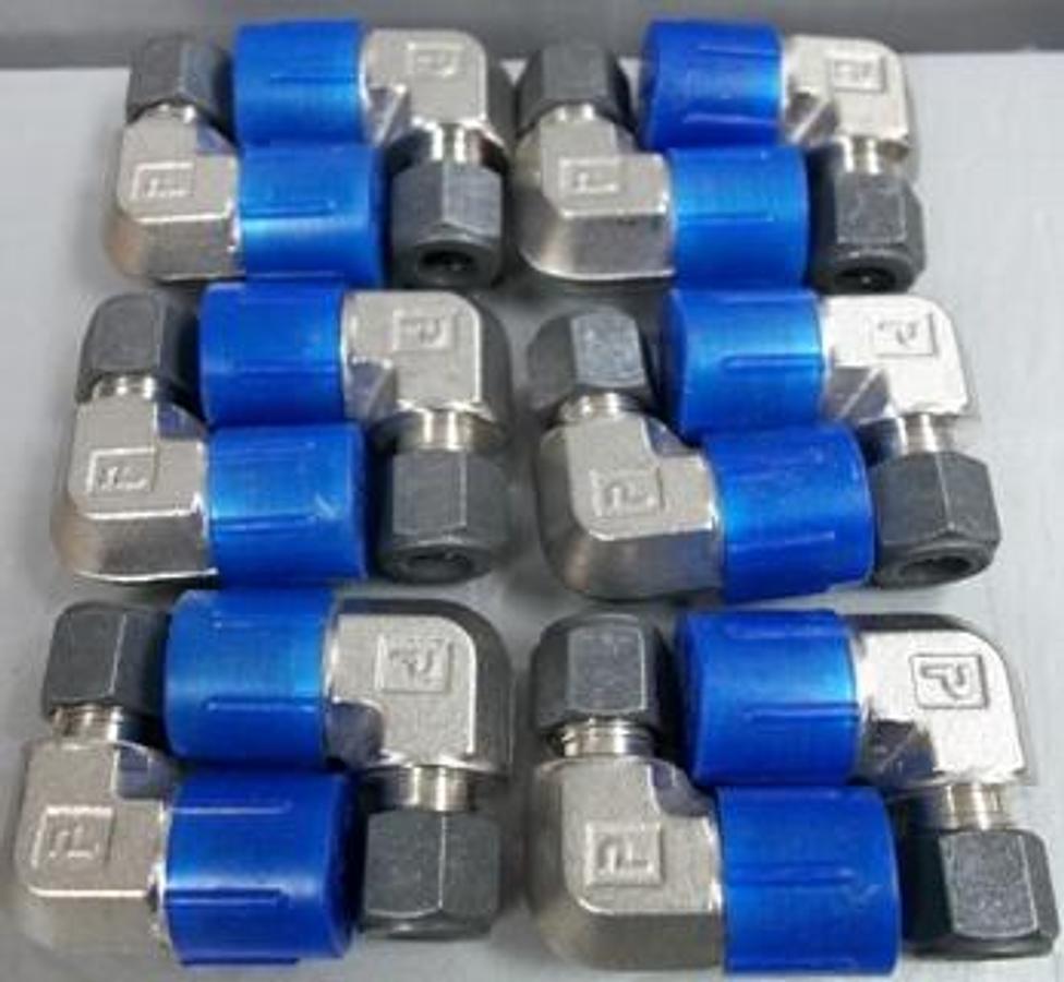 Used . QTY. 12. PARKER ELBOW