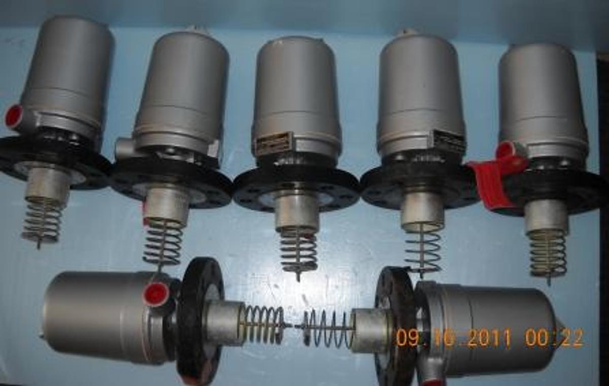 Used LIQUID LEVEL CONTROL MODEL 703-24-3X