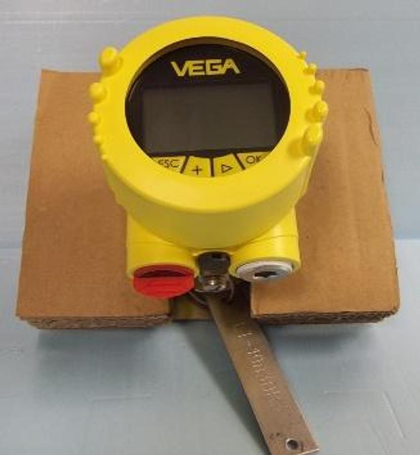 Used QTY. 1. VEGA VAGA DIS 61 TYPE: DIS61. INDICATOR FOR PLICS SENSORS XXKNB