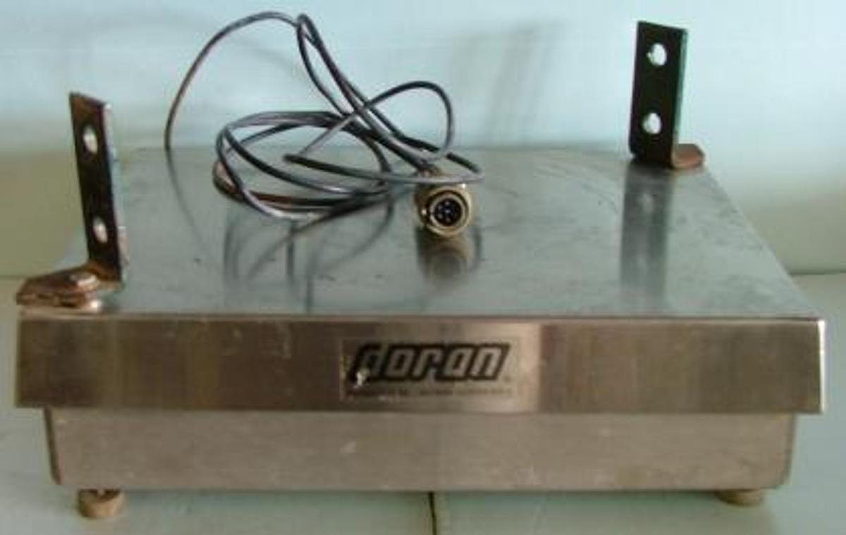 Used DORAN SCALES INC. PLATFORM SCALE MODEL: D9P2100. S.WA-4398