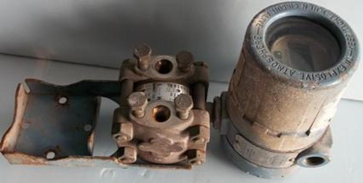 Used QTY. 1. ROSEMOUNT TRANSMITTER