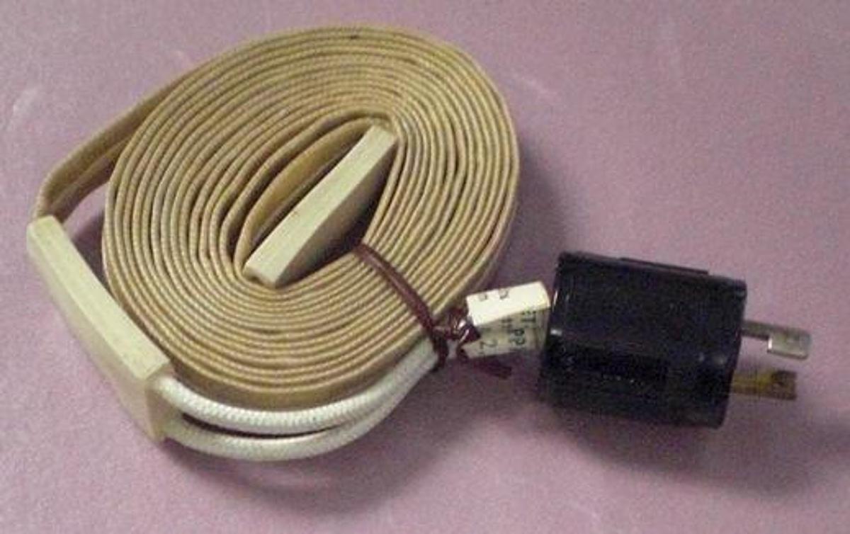 Used QTY. 1. GLASS-COL APPARATUS HEATING TAPE DET-0.5-8