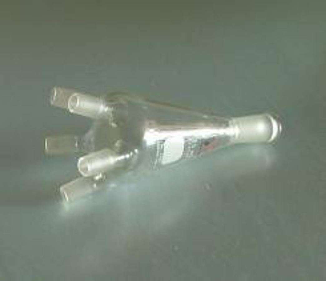 Used SCIENTIFIC GLASS & PLASTIC 125 ML PYREX FLASK NO. 4980 WITH 5 SIZE 9 GROUND GLASS ADAPTERS COMING OUT BOTTOM AND STOPPER SIZE 5 TOP. .