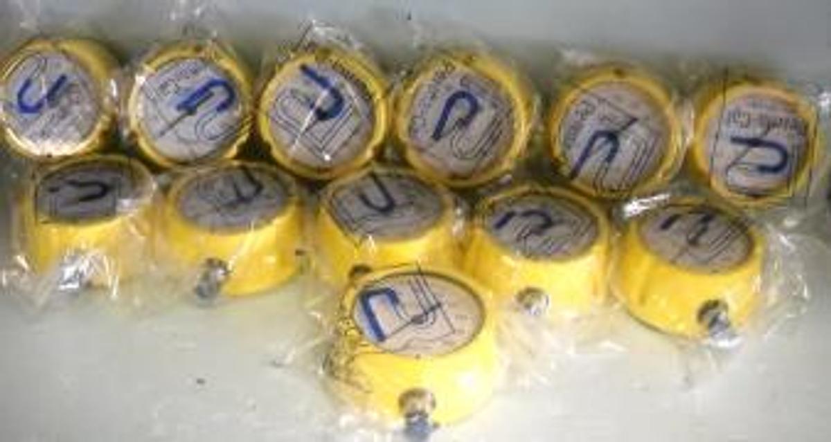 Used PERMA-CAL CORP GAUGES 4" DIAL YELLOW PLASTIC HOUSING 0-200PSI 2 PSI DIVISIONS P/N 121T1B06Y23