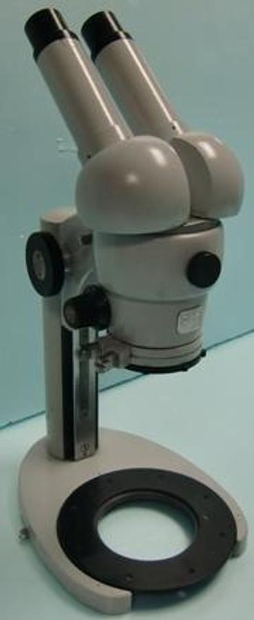 Used CARL ZIESS STEREO SCOPE MICROSCOPE WITH 2. CARL ZIESS 10X PERSPECTIVE.