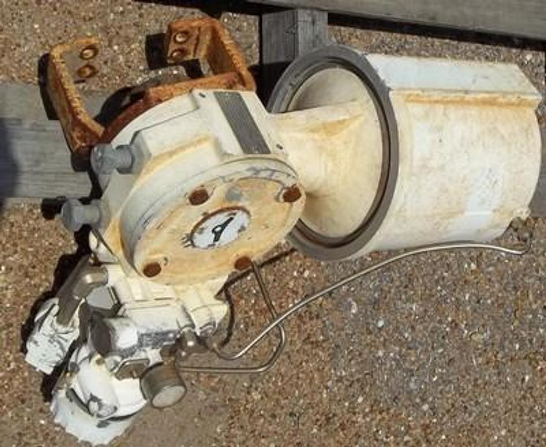 Used QTY. 1. VALTEK AIR ACTUATOR WITH CONTROLLER AND TRANSMITTER ONLY FOR SIZE-6 CLASS-150 CV-900 SIGNAL-4-20 MA TRIM#-6 STROKE-90 DEG BODY-CARBON STEEL PACKING-PTFE CUP & CONE PLUG/DISC/BALL-316 SS SEAT-PFA/VITON ORIG.