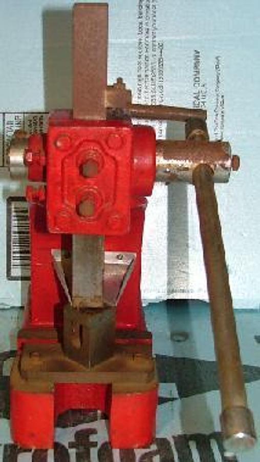 Used ACHOR HAND PUNCH PRESS (PUNCHES 7 HOLES IN DIAGONAL ROW)