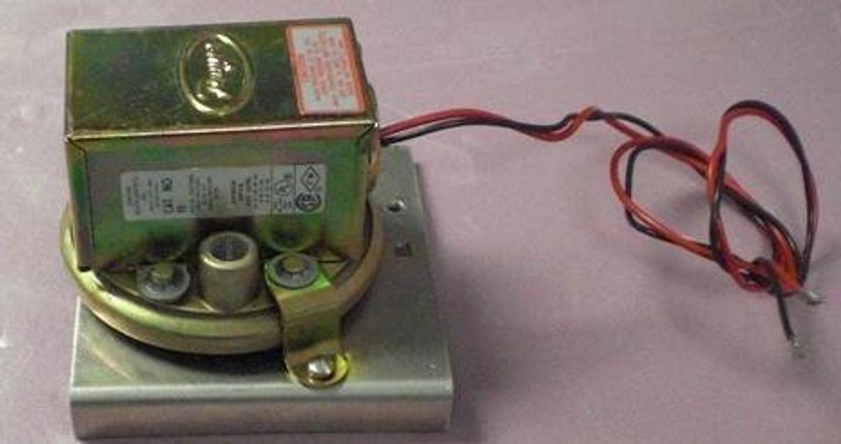 Used DWYER VERTICAL DIAPHRAGM