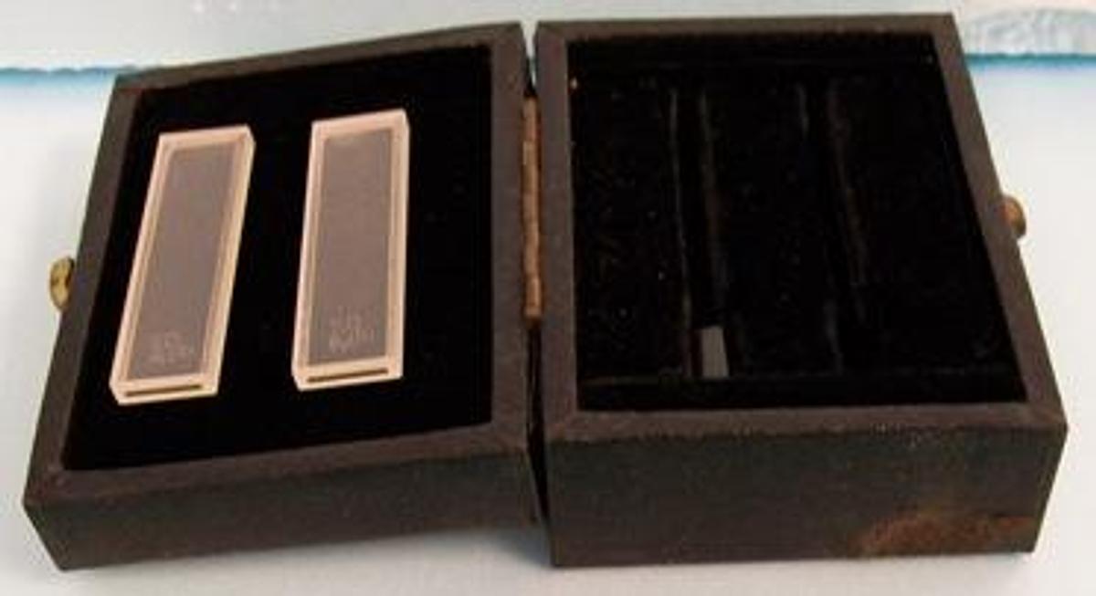 Used QTY. 2. BAUSCH & LOMB RECTANGULAR QUARTZ CUVETTES