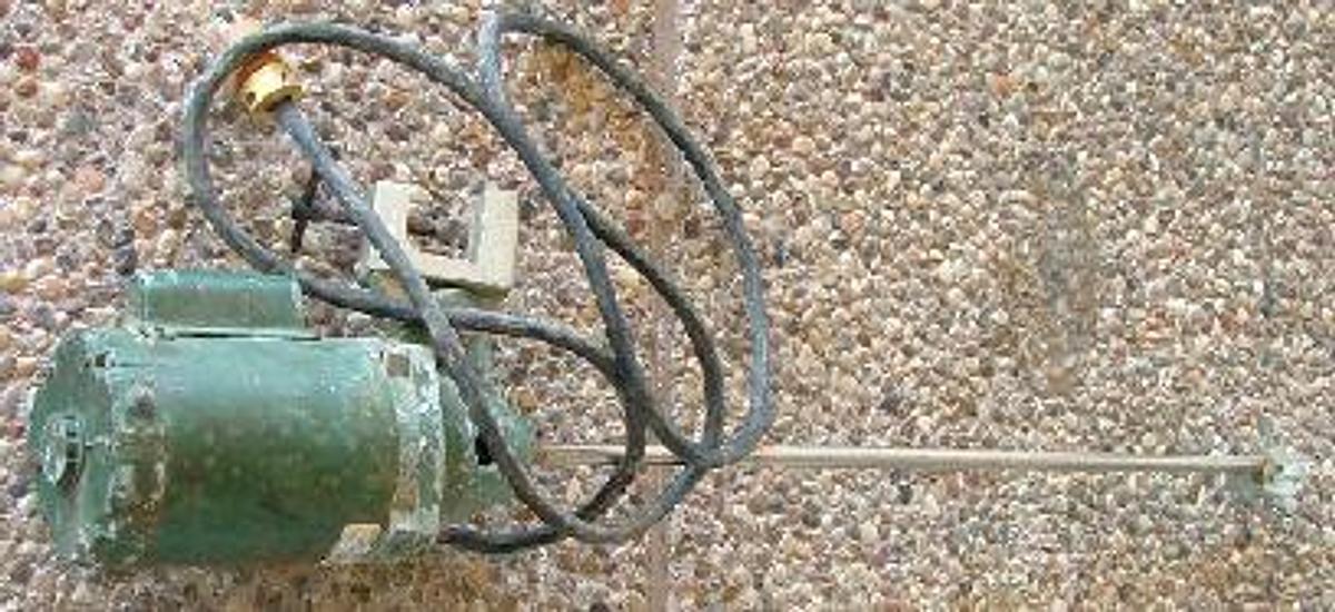 Used QTY. 1. LIGHTNIN MIXER / MIXCOS MIXER / MIXING EQUIPMENT CO. INC. BARREL OR BUCKET MIXER WITH STAINLESS STEEL SHAFT AND PROPELLER. ID. NO. D7686425M-RX