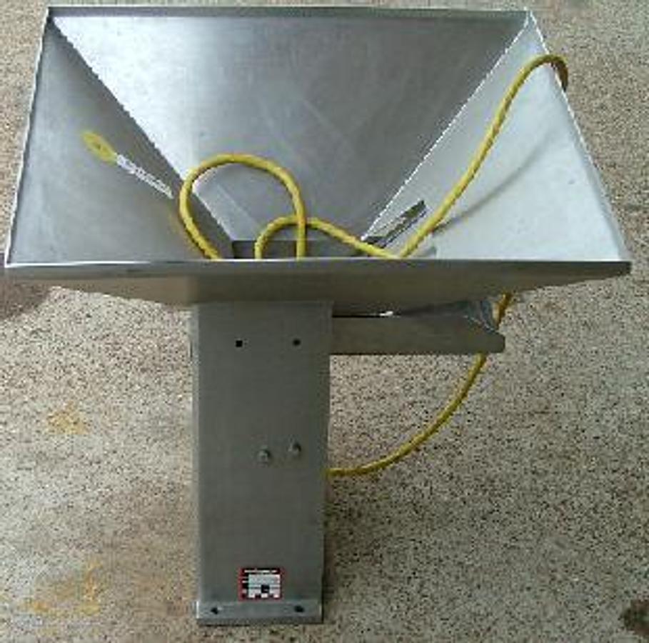 Used QTY. 1. SERVICE ENGINEERING INC. STAINLESS STEEL VIBRATING HOPPER SIZE: 1CU