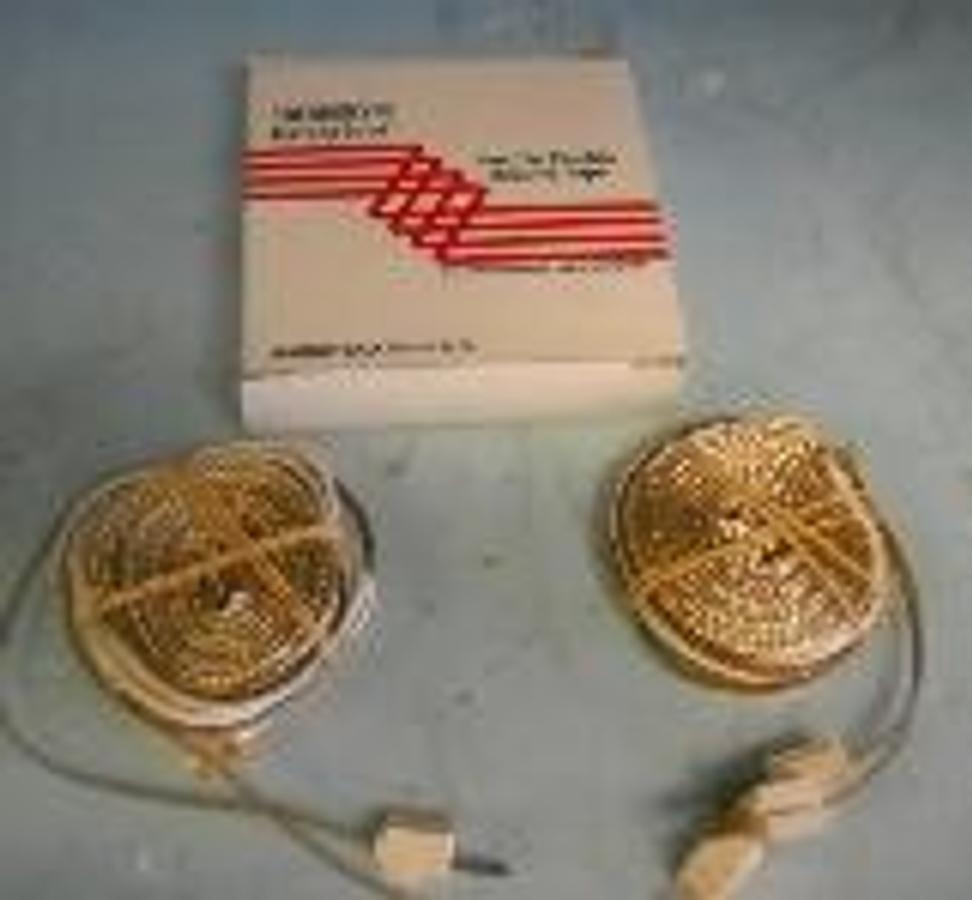 Used QTY. 2. BARNSTEAD THERMOLYNE BRISK HEAT FLEXIBLE HEATING TAPE CAT# BIH051040 V-120 W-204 WIDTH .5" LENGTH 4'