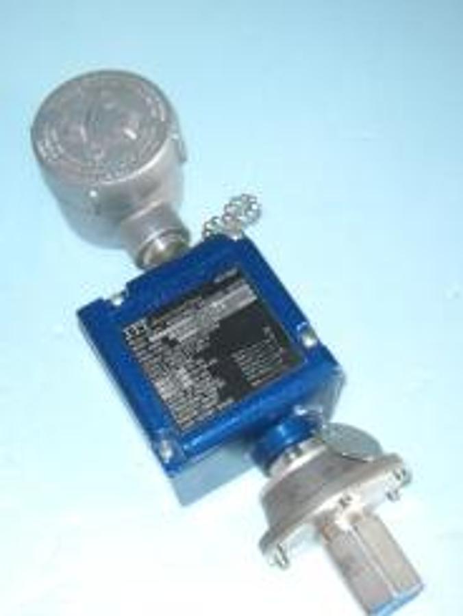 Used QTY. 1. ITT NEO-DYN ADJ PRESSURE SWITCH MODEL 110P44CC6 MFR 98087 INCR RANGE 3 TO 15 PSIG (20.69 TO 103.43 KPA) PROOF PRESS 150 PSIG (1034 KPA) 4.1 PSI DECR 43-L5L-1561. .