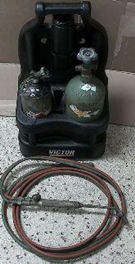 Used VICTOR CUTTING KIT OXYGEN AND ACETYLENE BOTTLE SET-UP WITH MODEL: 16 TORCH