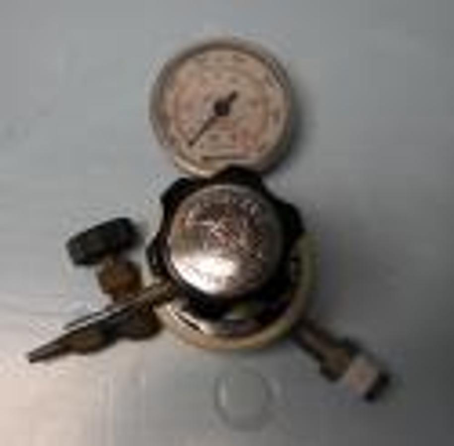 Used QTY. 1. MATHESON (REGULATOR) MODEL 12-240