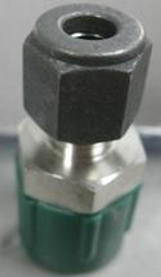 Used QTY. 1. PARKER 3/8 TUBE X 3/8 MNPT