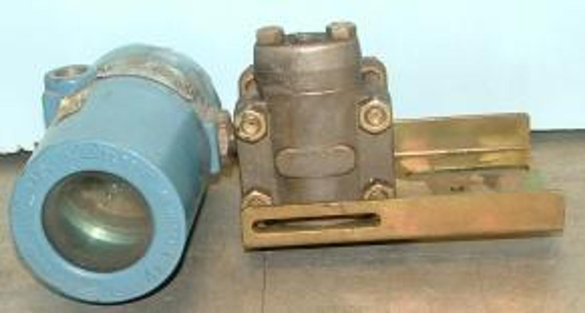 Used QTY. 1. ROSEMOUNT TRANSMITTER PT5A 0-3000 CAL 2-28-85 CAL: 2-28-85 WRH ROSEMOUNT FM EXPLOSION PROOF FOR CLASS I DIV 1 GROUPS B