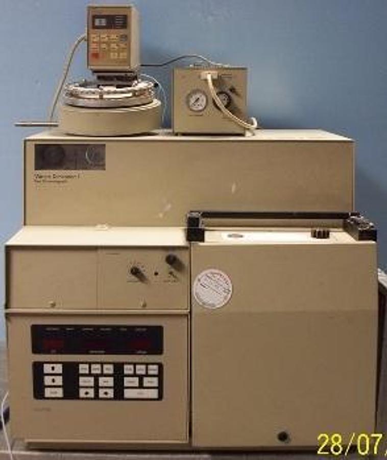 Used WATERS / MILLIPORE GAS CHROMATOGRAPH MODEL: DIMENSION I SERIAL NO: GC1-8901 120V 60HZ WITH WATERS / MILLIPORE DIMENSION AUTO SAMPLER SERIAL NO. GCA-89119234 WATERS VIAL PRESSURE MODULE MODEL: DIMENSION GC (GCA-89119234).