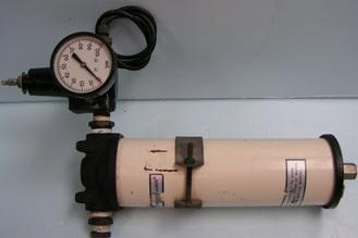 Used PERKIN-ELMER WATER TRAP WITH 1) MARSHALL TOWN 0-100 GAUGE 1) RH HANNIFN 125 PS1 MAX. REGULATOR.