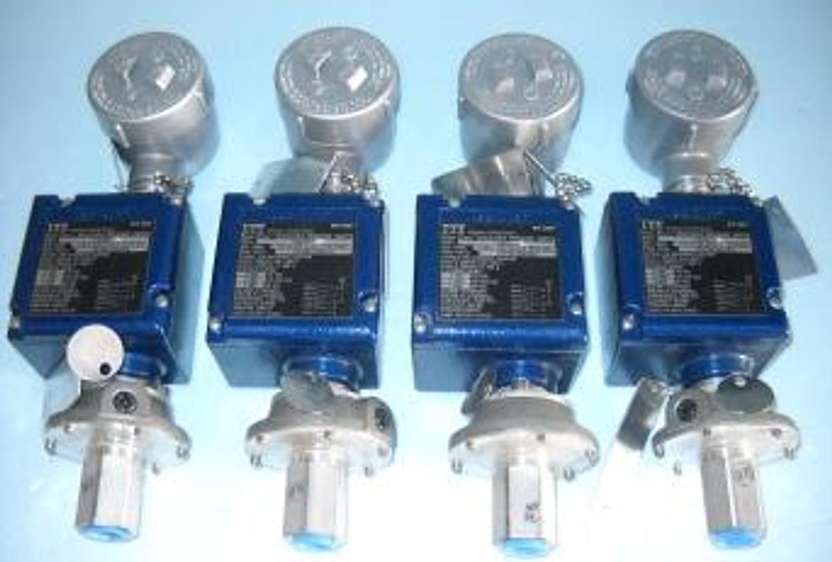 Used QTY. 4. ITT NEO-DYN ADJ PRESSURE SWITCH MODEL 10P44CC6 MFR 98087 INCR RANGE 3 TO 15 PSIG (2069 TO 103.43 KPA) PROOF PRESS 150 PSIG (1034 KPA .5A 125VDC 11A 125/250VAC 5A 28VDC. .