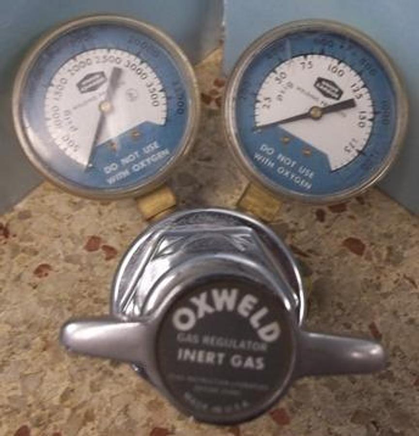 Used OXWELD UL LISTED COMPRESSED GAS REGULATOR (INTERGAS) MODEL: 8201